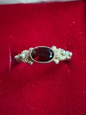 Stunning Vintage 925 Sterling Silver Dainty Garnet Size 6